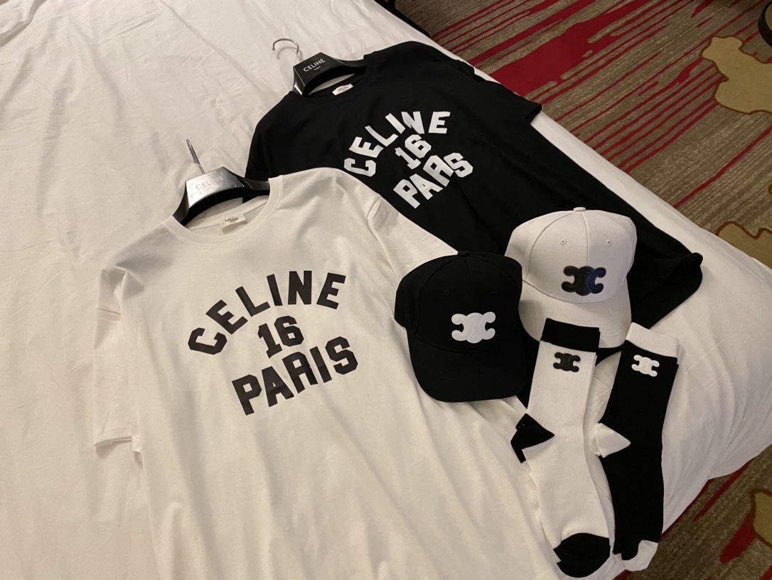 셀린느 티셔츠  S,M,L,XL (이벤트기간 모자,티셔츠,양말포함)